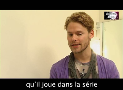 Celebrites-online-interview-qaf-convention-oct-31st-2010-00673.png