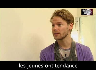 Celebrites-online-interview-qaf-convention-oct-31st-2010-00699.png