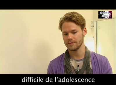 Celebrites-online-interview-qaf-convention-oct-31st-2010-00722.png