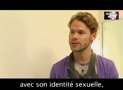 Celebrites-online-interview-qaf-convention-oct-31st-2010-00730.png