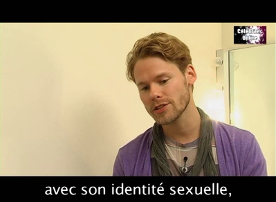 Celebrites-online-interview-qaf-convention-oct-31st-2010-00731.png