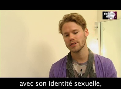 Celebrites-online-interview-qaf-convention-oct-31st-2010-00734.png