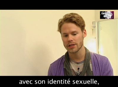 Celebrites-online-interview-qaf-convention-oct-31st-2010-00735.png