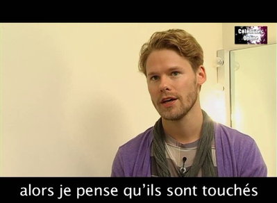 Celebrites-online-interview-qaf-convention-oct-31st-2010-00764.png