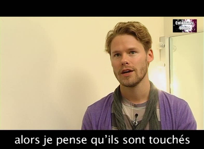 Celebrites-online-interview-qaf-convention-oct-31st-2010-00765.png