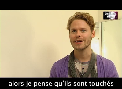 Celebrites-online-interview-qaf-convention-oct-31st-2010-00769.png