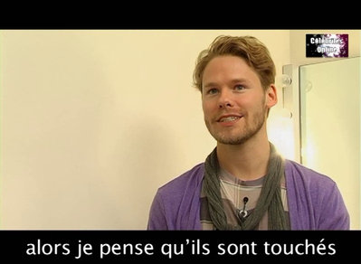 Celebrites-online-interview-qaf-convention-oct-31st-2010-00778.png