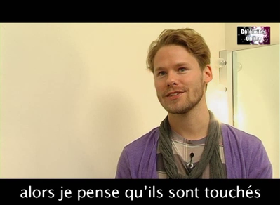 Celebrites-online-interview-qaf-convention-oct-31st-2010-00779.png