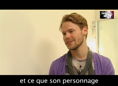 Celebrites-online-interview-qaf-convention-oct-31st-2010-00787.png