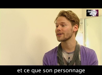 Celebrites-online-interview-qaf-convention-oct-31st-2010-00793.png