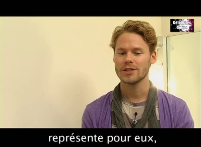 Celebrites-online-interview-qaf-convention-oct-31st-2010-00801.png