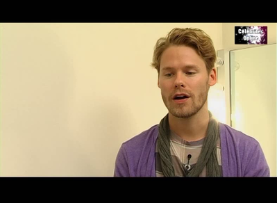 Celebrites-online-interview-qaf-convention-oct-31st-2010-00834.png