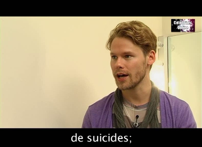 Celebrites-online-interview-qaf-convention-oct-31st-2010-00854.png