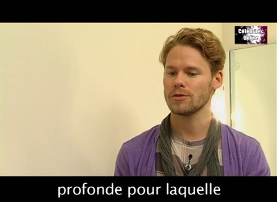 Celebrites-online-interview-qaf-convention-oct-31st-2010-00945.png