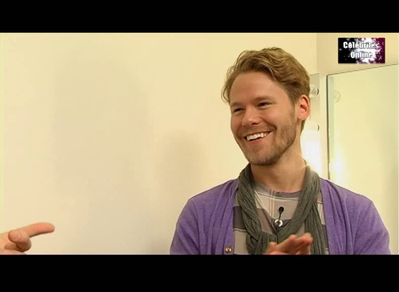 Celebrites-online-interview-qaf-convention-oct-31st-2010-00998.png