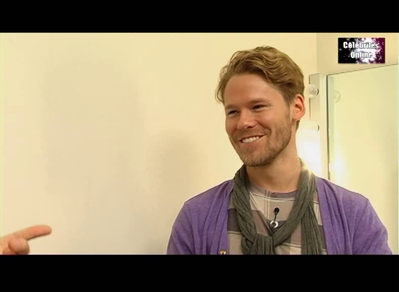 Celebrites-online-interview-qaf-convention-oct-31st-2010-00999.png