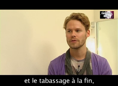 Celebrites-online-interview-qaf-convention-oct-31st-2010-01053.png