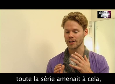 Celebrites-online-interview-qaf-convention-oct-31st-2010-01085.png