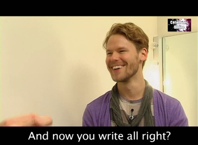 Celebrites-online-interview-qaf-convention-oct-31st-2010-01111.png