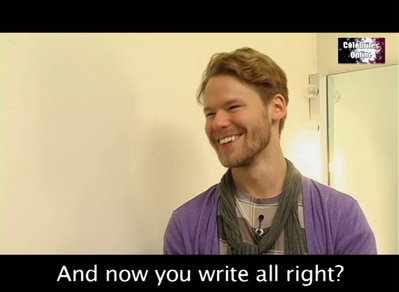 Celebrites-online-interview-qaf-convention-oct-31st-2010-01112.png