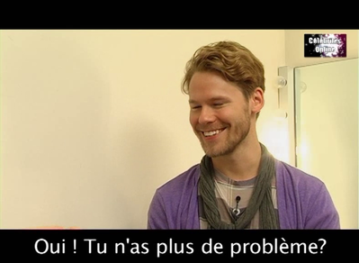 Celebrites-online-interview-qaf-convention-oct-31st-2010-01116.png