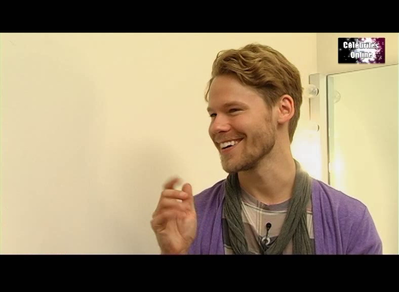 Celebrites-online-interview-qaf-convention-oct-31st-2010-01117.png