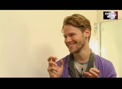 Celebrites-online-interview-qaf-convention-oct-31st-2010-01118.png