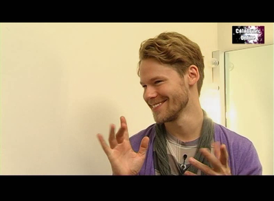 Celebrites-online-interview-qaf-convention-oct-31st-2010-01119.png