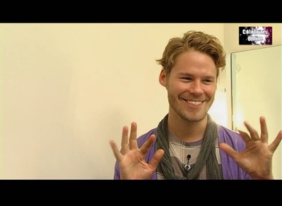 Celebrites-online-interview-qaf-convention-oct-31st-2010-01124.png