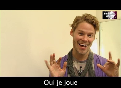 Celebrites-online-interview-qaf-convention-oct-31st-2010-01126.png