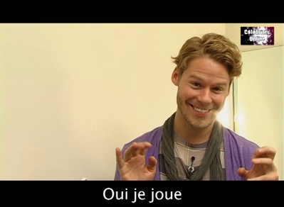 Celebrites-online-interview-qaf-convention-oct-31st-2010-01128.png