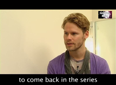 Celebrites-online-interview-qaf-convention-oct-31st-2010-01129.png