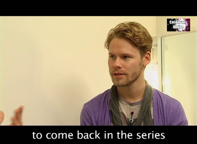 Celebrites-online-interview-qaf-convention-oct-31st-2010-01130.png