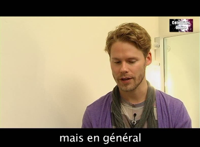 Celebrites-online-interview-qaf-convention-oct-31st-2010-01214.png