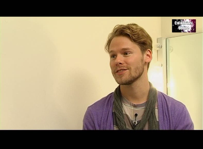 Celebrites-online-interview-qaf-convention-oct-31st-2010-01242.png