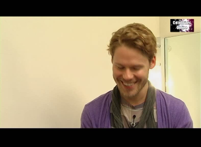 Celebrites-online-interview-qaf-convention-oct-31st-2010-01257.png