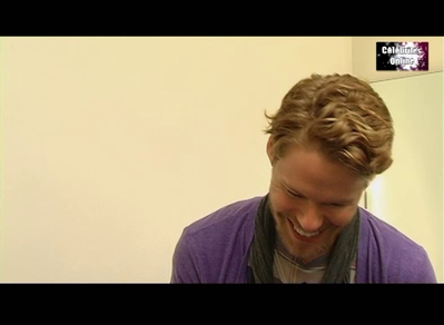 Celebrites-online-interview-qaf-convention-oct-31st-2010-01259.png