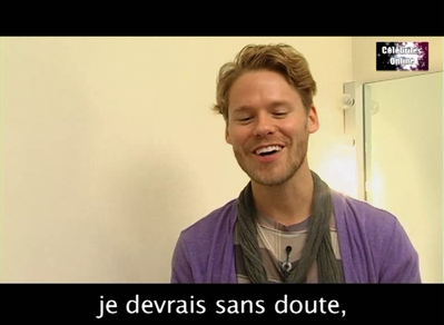 Celebrites-online-interview-qaf-convention-oct-31st-2010-01264.png