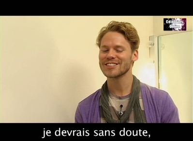 Celebrites-online-interview-qaf-convention-oct-31st-2010-01265.png