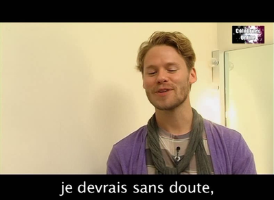 Celebrites-online-interview-qaf-convention-oct-31st-2010-01266.png