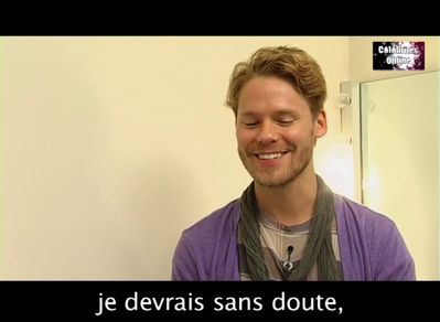 Celebrites-online-interview-qaf-convention-oct-31st-2010-01270.png