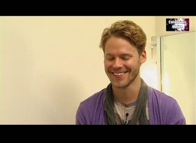 Celebrites-online-interview-qaf-convention-oct-31st-2010-01272.png