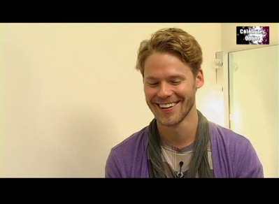 Celebrites-online-interview-qaf-convention-oct-31st-2010-01273.png