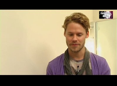 Celebrites-online-interview-qaf-convention-oct-31st-2010-01276.png