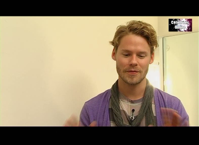 Celebrites-online-interview-qaf-convention-oct-31st-2010-01277.png