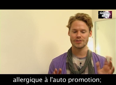 Celebrites-online-interview-qaf-convention-oct-31st-2010-01281.png