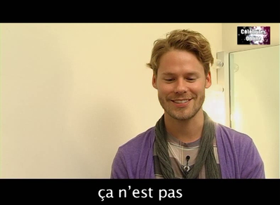 Celebrites-online-interview-qaf-convention-oct-31st-2010-01288.png