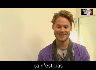 Celebrites-online-interview-qaf-convention-oct-31st-2010-01289.png