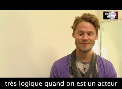 Celebrites-online-interview-qaf-convention-oct-31st-2010-01293.png