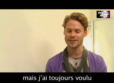 Celebrites-online-interview-qaf-convention-oct-31st-2010-01301.png